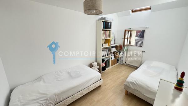 Maison
                                                                                                                                                                                                                                                                                                                        7 pièce(s)                                                                                                                                                                                                          4 chambre(s)                                                                                                                                                                                                          180  m²