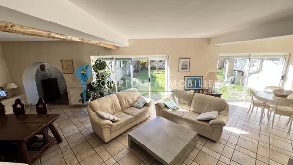 Maison
                                                                                                                                                                                                                                                                                                                        7 pièce(s)                                                                                                                                                                                                          4 chambre(s)                                                                                                                                                                                                          180  m²