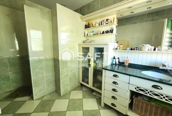 Contemporaine, 4 chambres, sur 2152m² de jardin