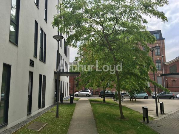 Bureaux à louer à Tourcoing - Plateaux modulables climatisés - Accès sécurisé et parkings
