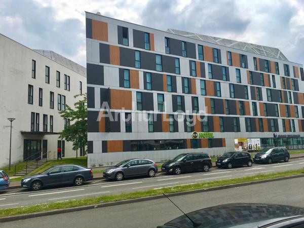 Bureaux à louer à Tourcoing - Plateaux modulables climatisés - Accès sécurisé et parkings