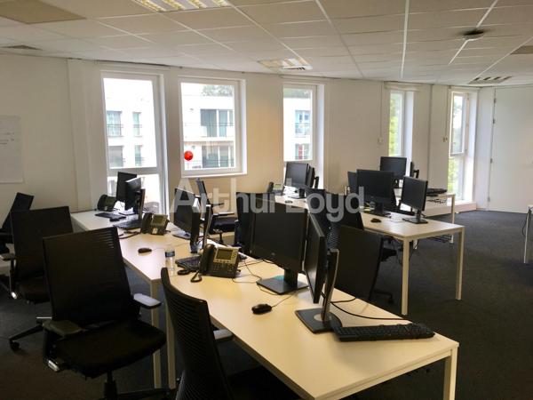 Bureaux à louer à Tourcoing - Plateaux modulables climatisés - Accès sécurisé et parkings