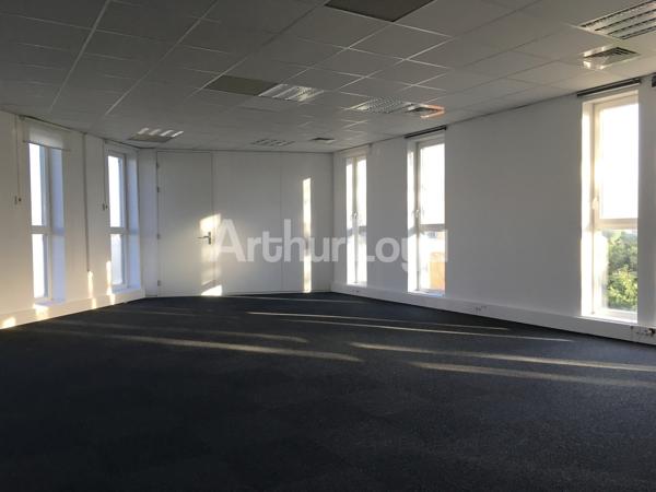 Bureaux à louer à Tourcoing - Plateaux modulables climatisés - Accès sécurisé et parkings