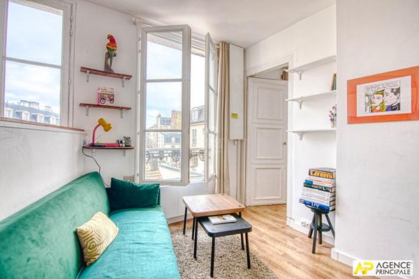 Versailles Notre-Dame Appartement 2 pièces de 23.72 m² carrez situé au 2ème étage avec cave et grenier €209 000 ** - Référence 27153