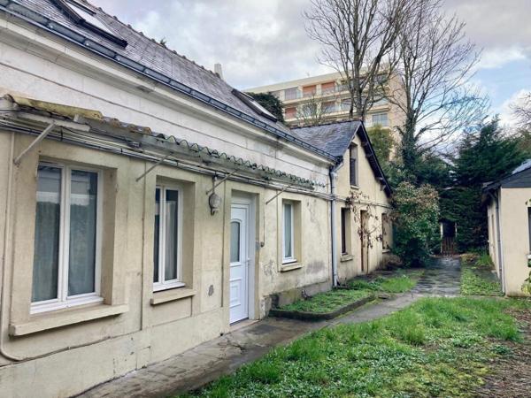 Appartement à louer à Angers dans le Maine-et-Loire (49100), ref : 49009-L109   
Place du Lycée