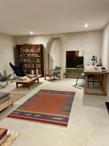 Maison de charme avec dépendances et grand terrain.