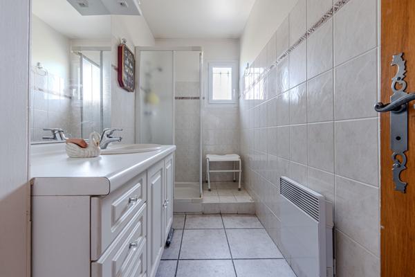 Maison à Monteux de 5 pièces et d'une superficie de 118 m² , lumineuse, sur un terrain de 683 m2