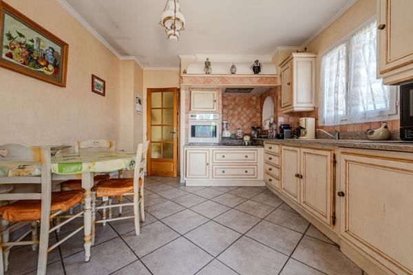 Maison à Monteux de 5 pièces et d'une superficie de 118 m² , lumineuse, sur un terrain de 683 m2