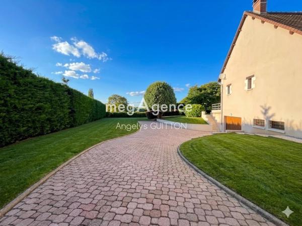 Maison à Beaumont-sur-Sarthe, 72170 - 5 pièces 160m²
