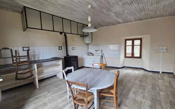 Maison à vendre    3 pièces •  Châteauneuf-de-Randon