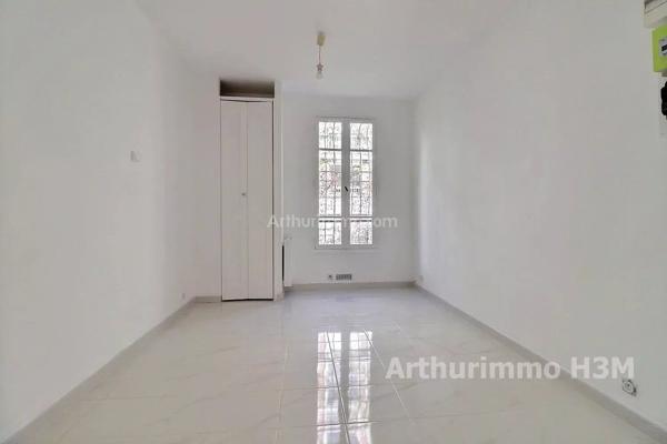 Location                                                      Appartement
                        
                     1 pièces                      19 m2                     à Paris 18