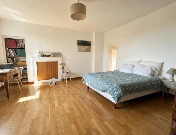 Maison à vendre 382 239 € Saint-Doulchard 5 p 171 m² DPE C