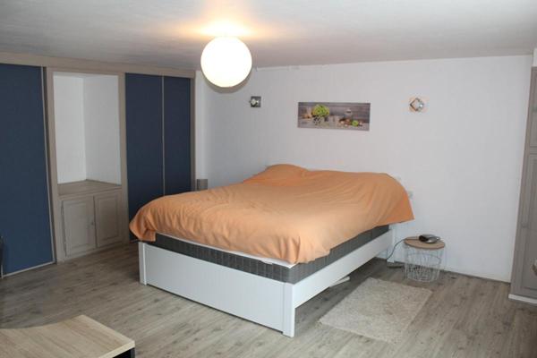 Maison traditionnelle périgourdine, type 9, double garage, piscine couverte, sur un terrain de 1102 m²