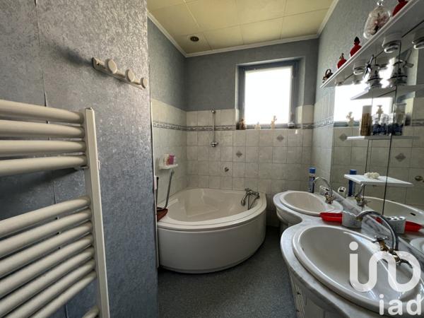 Pavillon 5 pièces de 96 m² à La Rochefoucauld (16110)