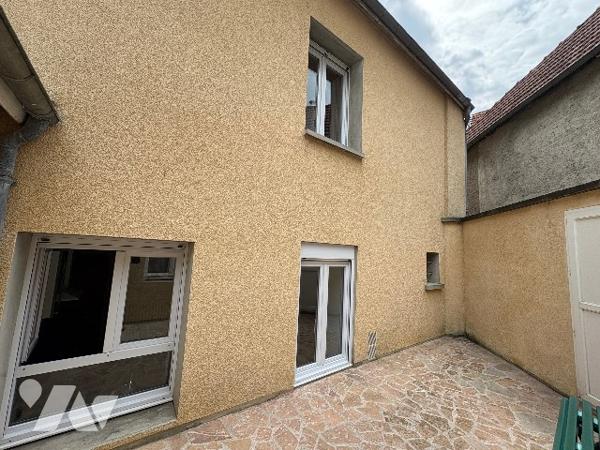 Maison de ville à vendre à Avenay-Val-d'Or
Cette propriété offre de nombreuses possibilités
A VOIR!