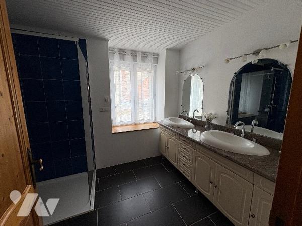 Maison de ville à vendre à Avenay-Val-d'Or
Cette propriété offre de nombreuses possibilités
A VOIR!