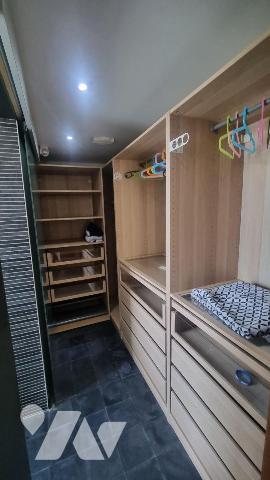 FOUGERES CENTRE  loft  d'exception comprenant :
- Au rez-de-chaussée : Vaste entrée, salon/séj...