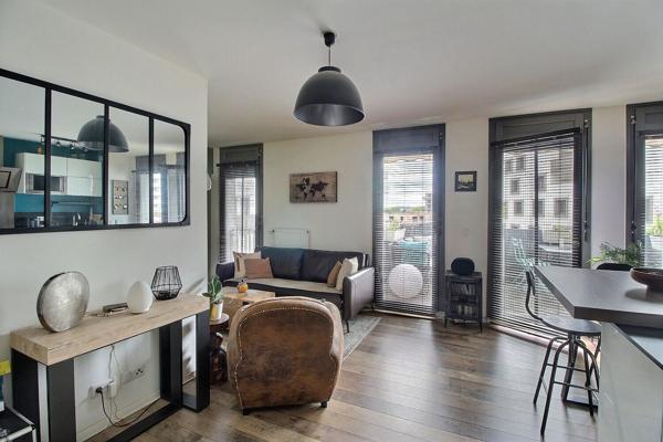 Appartement  en duplex  de type 2 pièces 54.03 utiles (51.23 m² carrez)  revisité en grand F2 représentant 54.03 m² utiles