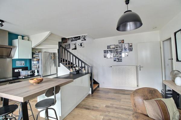 Appartement  en duplex  de type 2 pièces 54.03 utiles (51.23 m² carrez)  revisité en grand F2 représentant 54.03 m² utiles