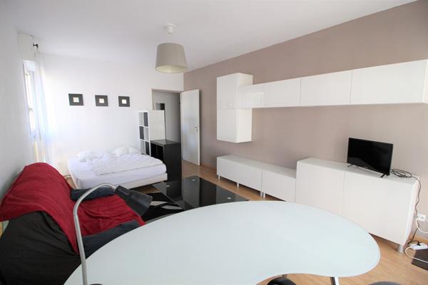 GRAND STUDIO MEUBLE METZ BALCON + CAVE + STATIONNEMENT SOUS-SOL