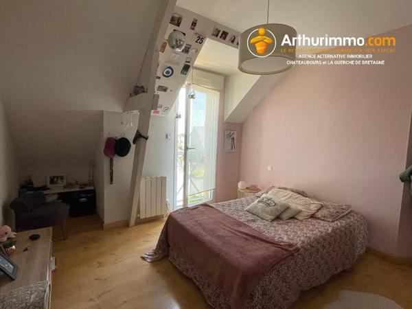 Vente                                                      Maison
                        
                     6 pièces                      125 m2                     à La Guerche-de-Bretagne