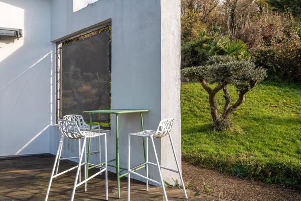 Limonest - Maison contemporaine 305 m² - Terrain de 5800 m² - 4/5 chambres - Piscine