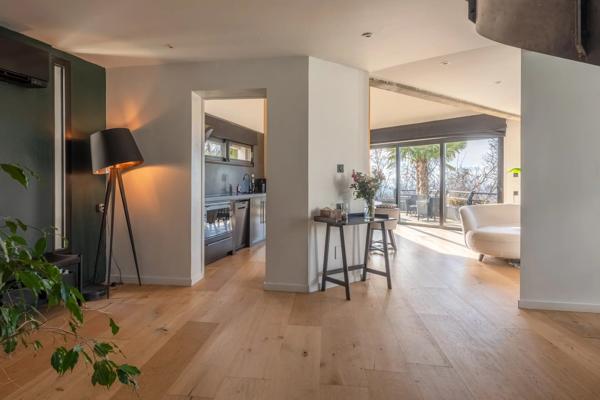 Limonest - Maison contemporaine 305 m² - Terrain de 5800 m² - 4/5 chambres - Piscine