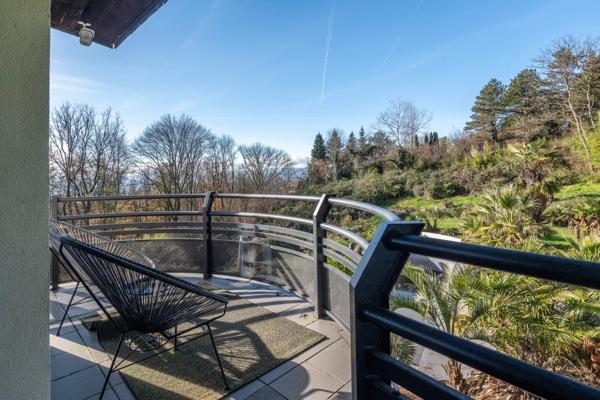 Limonest - Maison contemporaine 305 m² - Terrain de 5800 m² - 4/5 chambres - Piscine