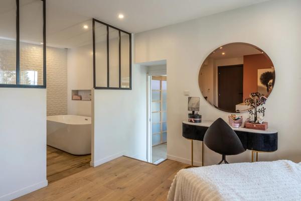 Limonest - Maison contemporaine 305 m² - Terrain de 5800 m² - 4/5 chambres - Piscine