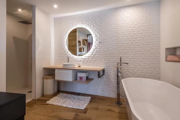 Limonest - Maison contemporaine 305 m² - Terrain de 5800 m² - 4/5 chambres - Piscine