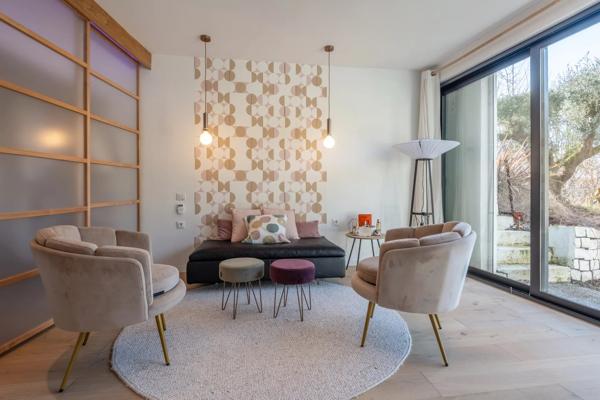 Limonest - Maison contemporaine 305 m² - Terrain de 5800 m² - 4/5 chambres - Piscine