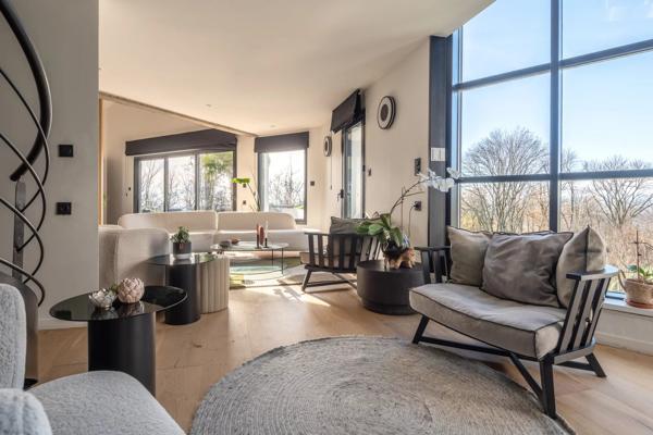 Limonest - Maison contemporaine 305 m² - Terrain de 5800 m² - 4/5 chambres - Piscine