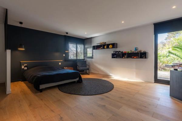 Limonest - Maison contemporaine 305 m² - Terrain de 5800 m² - 4/5 chambres - Piscine