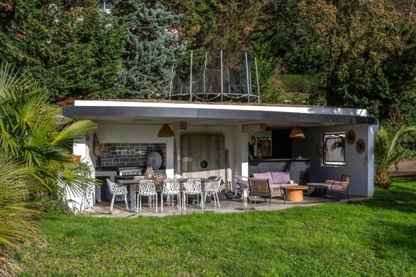 Limonest - Maison contemporaine 305 m² - Terrain de 5800 m² - 4/5 chambres - Piscine