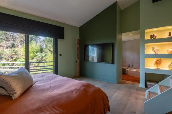 Limonest - Maison contemporaine 305 m² - Terrain de 5800 m² - 4/5 chambres - Piscine