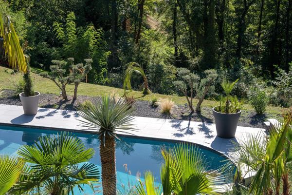 Limonest - Maison contemporaine 305 m² - Terrain de 5800 m² - 4/5 chambres - Piscine