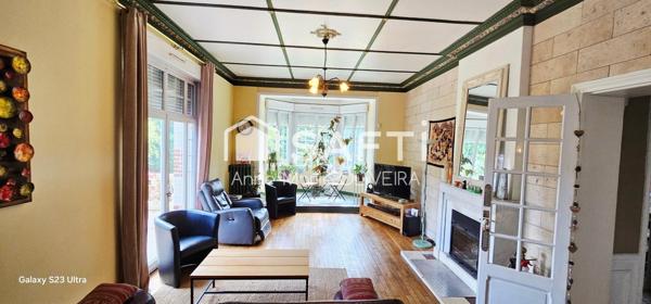 Belle Demeure de 10pièces avec écuries, garage, atelier avec studio au dessus, 2 terrasses, jardins clos arbore, stationnements au calme.