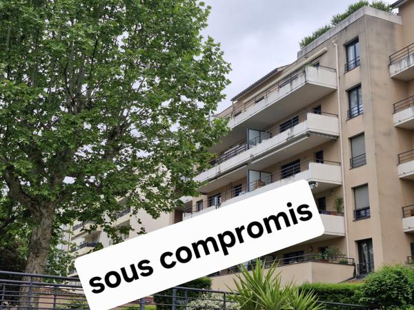 BRON PLEIN CENTRE T3 DE 75 m² DANS IMMEUBLE DE BON STANDING ANNEE 2004