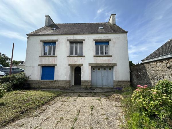 Plouhinec – Maison à Rénover avec Fort Potentiel Située en Plein Centre-Bourg à 2 km de la Plage