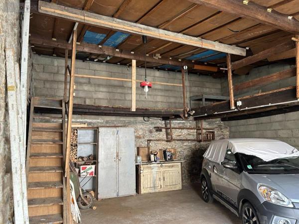 Garage - Parking à vendre à Guingamp dans les Côtes-d'Armor (22200), ref : 22064-1083