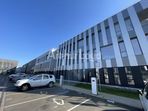 Bureaux neufs à louer à Famars au cœur de Transalley avec espaces lumineux