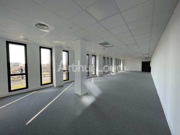 Bureaux neufs à louer à Famars au cœur de Transalley avec espaces lumineux