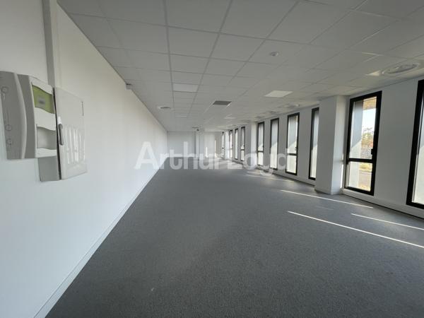 Bureaux neufs à louer à Famars au cœur de Transalley avec espaces lumineux