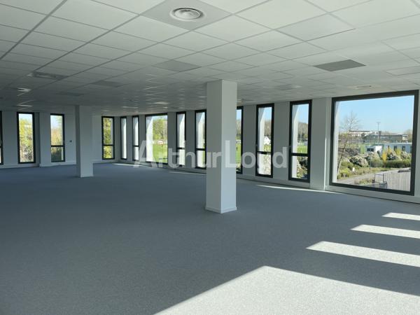 Bureaux neufs à louer à Famars au cœur de Transalley avec espaces lumineux