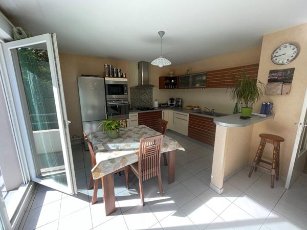 Appartement T3 à Betton en dernier étage, exposition SUD, garage fermé, 64m² habitable, 77 m² AU SOL