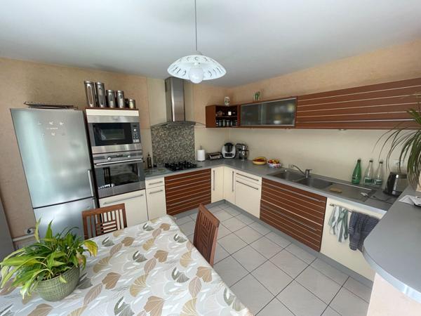 Appartement T3 à Betton en dernier étage, exposition SUD, garage fermé, 64m² habitable, 77 m² AU SOL