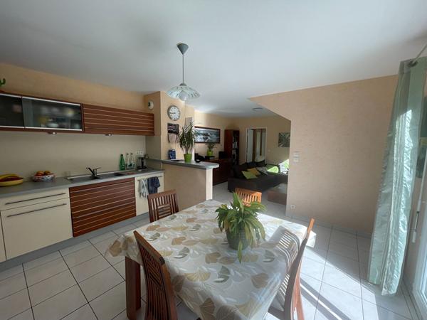 Appartement T3 à Betton en dernier étage, exposition SUD, garage fermé, 64m² habitable, 77 m² AU SOL