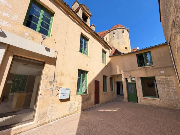 Immeuble
         12 pièces
        - 350 m² Exclusivité 369 000 € *