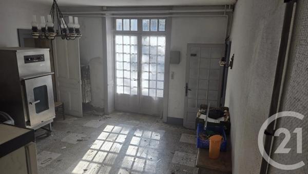Immeuble à vendre  397 m 2   MONTMOROT  - 39