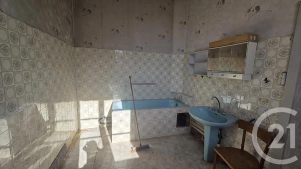 Immeuble à vendre  397 m 2   MONTMOROT  - 39